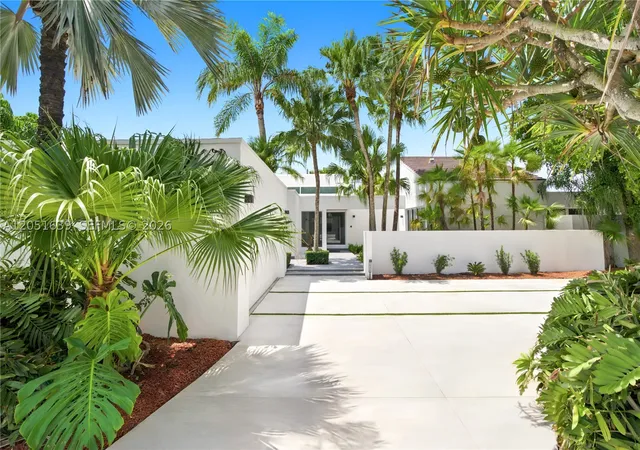 Photo 2 of Mansion for sale at 10420 Sw 64th St, Miami, FL 33173 | MLS# A12051639 | Listing updated on 2026-10-06