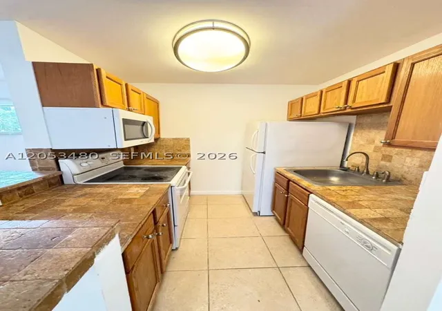 Listing Photo 5 - Condo for sale in building located at 31 Crossings Cir, Boynton Beach, FL 33435 - Unit #G
