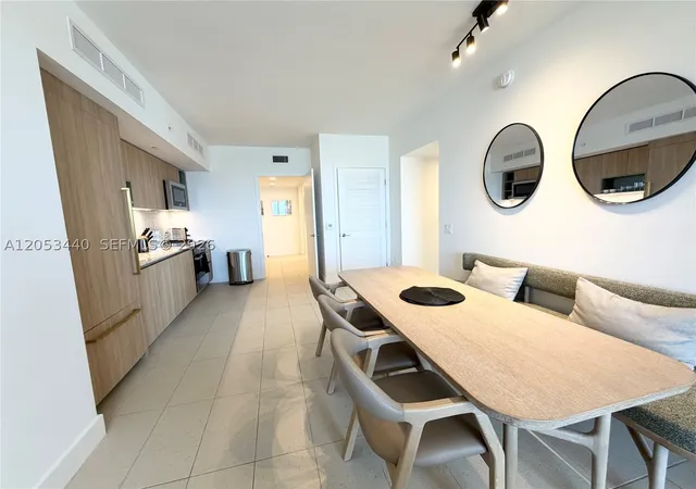 Photo 4 of Condo for sale at 159 Ne 6Th St #3215, Miami, FL 33132 | MLS# A12053440 | Listing updated on 2026-09-24