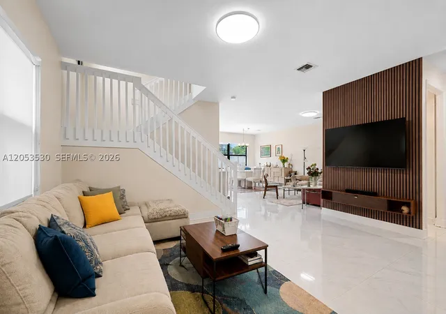 Photo 3 of Single family home for sale at 918 Ne 191st St, Miami, FL 33179 | MLS# A12053530 | Listing updated on 2026-08-31