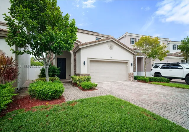 Photo 4 of Single family home for sale at 918 Ne 191St St, Miami, FL 33179 | MLS# A12053530 | Listing updated on 2026-08-31