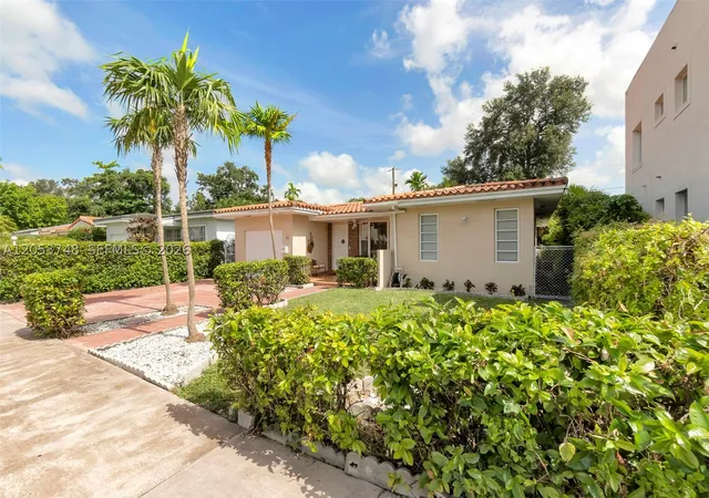 Photo 3 of Single family home for sale at 35 Oviedo Ave, Coral Gables, FL 33134 | MLS# A12053748 | Listing updated on 2026-09-10