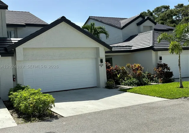 Photo 3 of Townhouse for sale at 23228 Fountain Vw #D, Boca Raton, FL 33433 | MLS# A12024382 | Listing updated on 2026-09-06