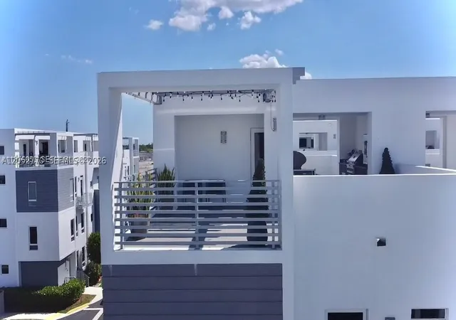 Photo 3 of Townhouse for sale at 9151 Nw 33Rd St, Doral, FL 33172 | MLS# A12052170 | Listing updated on 2026-09-10
