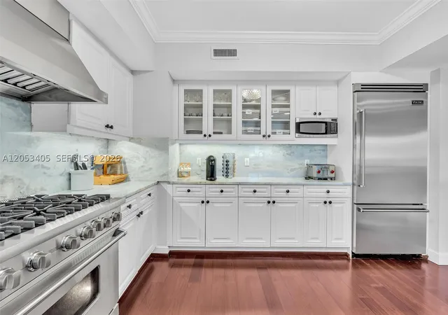 Photo 2 of Condo for sale at 1500 Se 12th St #1A, Fort Lauderdale, FL 33316 | MLS# A12053405 | Listing updated on 2026-09-11