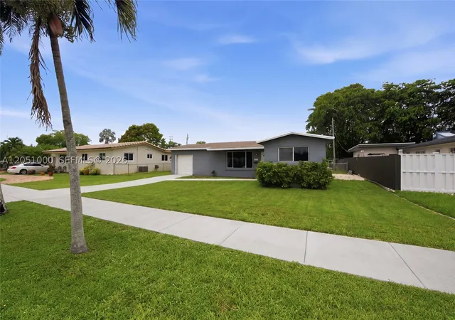 Photo 2 of Single family home for sale at 2901 Cleveland St, Hollywood, FL 33020 | MLS# A12051000 | Listing updated on 2026-09-24