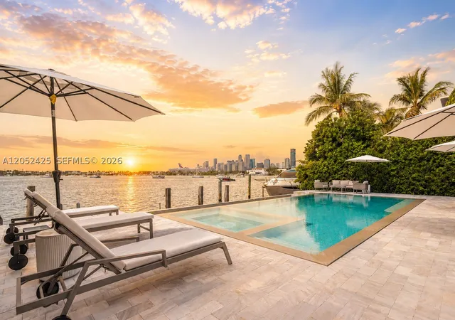 Photo 3 of Sale Pending at 1300 S Venetian Way, Miami, FL 33139 | MLS# A12052425 | Listing updated on 2026-09-03