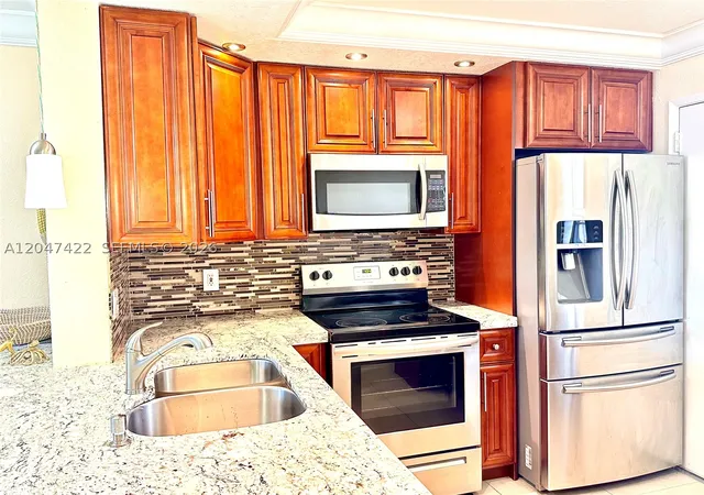 Photo 3 of Condo for sale at 500 Ne 12Th Ave #705, Hallandale Beach, FL 33009 | MLS# A12047422 | Listing updated on 2026-10-05