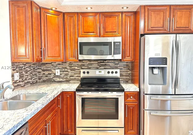 Photo 4 of Condo for sale at 500 Ne 12Th Ave #705, Hallandale Beach, FL 33009 | MLS# A12047422 | Listing updated on 2026-10-05