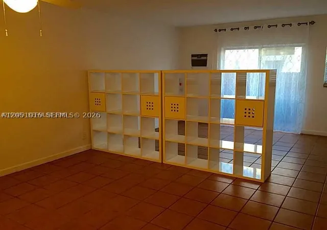 Listing Photo 4 - Condo for sale in building located at 6715 N Kendall Dr, Pinecrest, FL 33156 - Unit #707