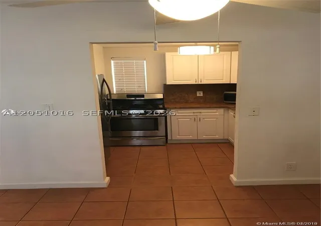 Listing Photo 5 - Condo for sale in building located at 6715 N Kendall Dr, Pinecrest, FL 33156 - Unit #707