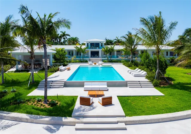 Photo 3 of Single family home for sale at 900 N Northlake Dr, Hollywood, FL 33019 | MLS# A12051123 | Listing updated on 2026-09-06