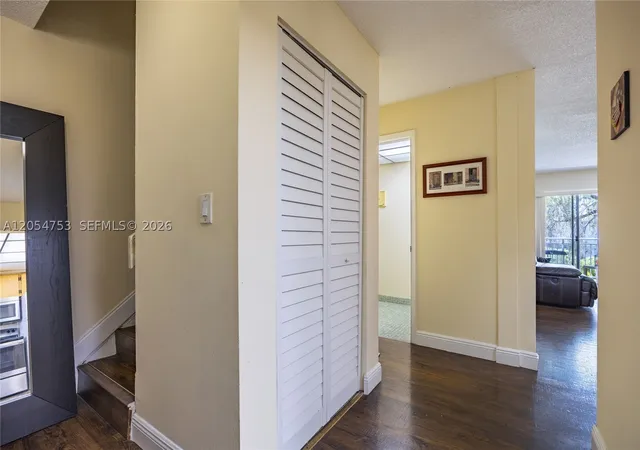Listing Photo 5 - Condo for sale in building located at 9365 Fontainebleau Blvd, Miami, FL 33172 - Unit #E205