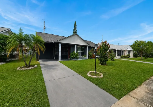 Photo 1 of Single family home for sale at 1505 Arrowhead Dr, Sun City Center, FL 33573 | MLS# A12054907 | Listing updated on 2026-08-27