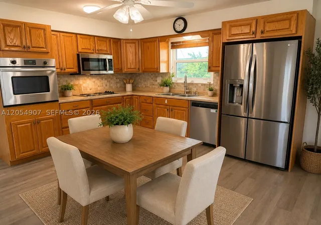 Photo 4 of Single family home for sale at 1505 Arrowhead Dr, Sun City Center, FL 33573 | MLS# A12054907 | Listing updated on 2026-08-27