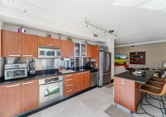 Photo 4 of Condo for sale at 3131 Ne 188Th St #1-901, Miami, FL 33180 | MLS# A12051701 | Listing updated on 2026-09-10