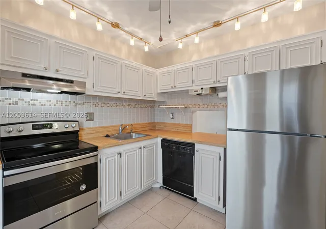 Photo 2 of Condo for sale at 5950 Del Lago Cir #106, Sunrise, FL 33313 | MLS# A12053614 | Listing updated on 2026-09-10