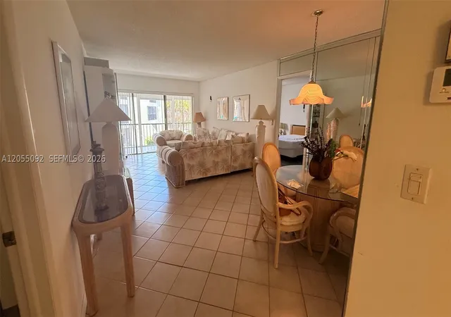 Listing Photo 4 - Condo for sale in building located at 303 Racquet Clb Rd, Weston, FL 33326 - Unit #206