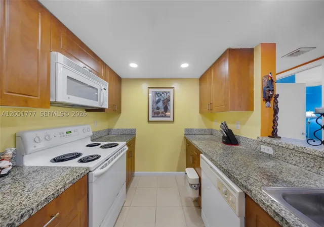 Listing Photo 4 - Condo for sale in building located at 1555 N Treasure Dr, South Miami, FL 33141 - Unit #207