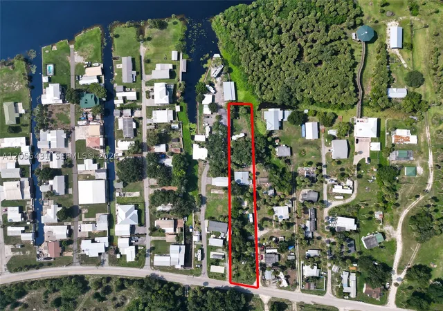 Photo 3 of Multi family home for sale at 1069 Marina Ln & Cramer Ln, Moore Haven, FL 33741 | MLS# A12055431 | Listing updated on 2026-08-31