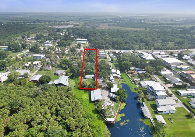 Photo 4 of House for sale at 1069 Marina Ln & Cramer Ln, Moore Haven, FL 33741 | MLS# A12055431 | Listing updated on 2026-08-31