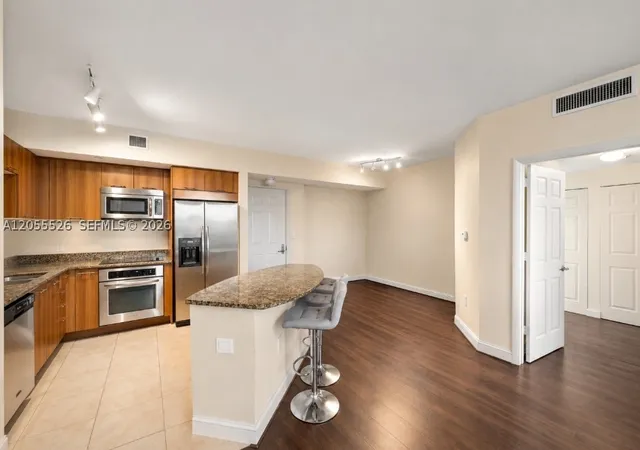 Photo 3 of Sale Pending at 510 Nw 84Th Ave #519, Plantation, FL 33324 | MLS# A12055526 | Listing updated on 2026-10-01