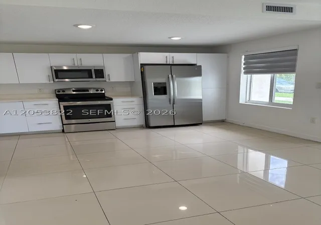 Photo 4 of Townhouse for sale at 25680 Sw 143Rd Path, Homestead, FL 33032 | MLS# A12053822 | Listing updated on 2026-09-14