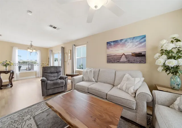 Photo 3 of Single family home for sale at 6633 Bayfront Dr, Margate, FL 33063 | MLS# A12053551 | Listing updated on 2026-10-01