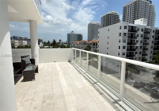 Listing Photo 1 - Condo for sale in building located at 401 N Birch Rd, Fort Lauderdale, FL 33304 - Unit #415