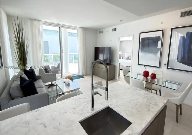 Listing Photo 3 - Condo for sale in building located at 401 N Birch Rd, Fort Lauderdale, FL 33304 - Unit #415