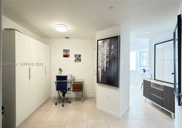 Listing Photo 4 - Condo for sale in building located at 401 N Birch Rd, Fort Lauderdale, FL 33304 - Unit #415