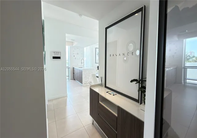 Listing Photo 5 - Condo for sale in building located at 401 N Birch Rd, Fort Lauderdale, FL 33304 - Unit #415