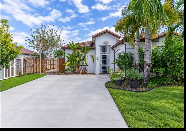 Photo 2 of Single family home for sale at 25237 Sw 133 Pl, Homestead, FL 33032 | MLS# A12052807 | Listing updated on 2026-09-24
