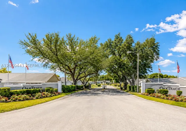 Photo 2 of Single family home for sale at 10409 Sw 85th Ct, Ocala, FL 34481 | MLS# A12050443 | Listing updated on 2026-08-29