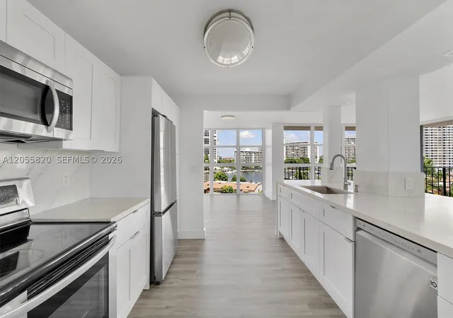 Listing Photo 5 - Condo for sale in building located at 200 Leslie Dr, Hallandale Beach, FL 33009 - Unit #631