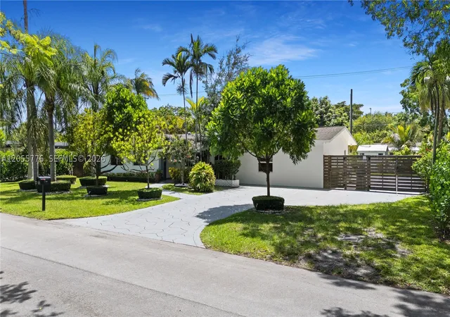 Photo 3 of Single family home for sale at 12900 Sw 82Nd Pl, Pinecrest, FL 33156 | MLS# A12055776 | Listing updated on 2026-09-27