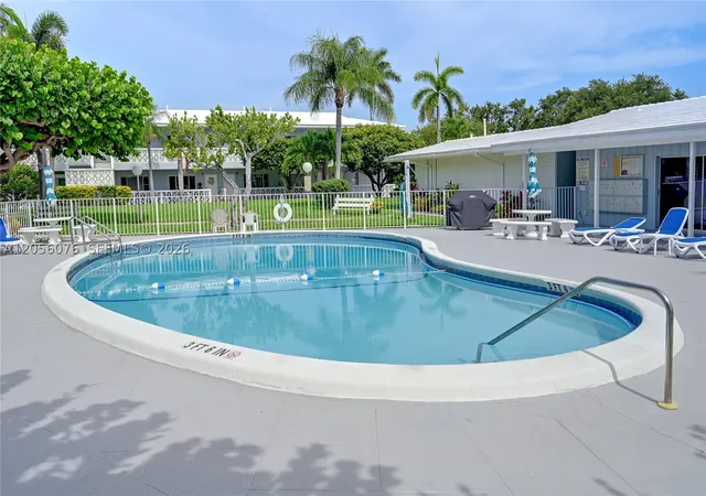 Photo 3 of Condo for sale at 2170 Ne 51 Ct #B6, Fort Lauderdale, FL 33308 | MLS# A12056076 | Listing updated on 2026-09-21