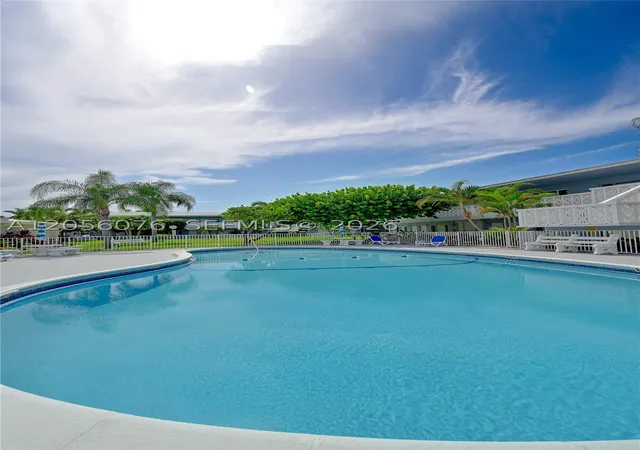 Photo 4 of Condo for sale at 2170 Ne 51 Ct #B6, Fort Lauderdale, FL 33308 | MLS# A12056076 | Listing updated on 2026-09-21