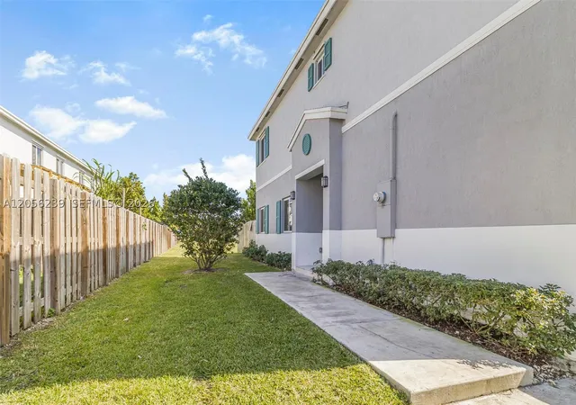 Photo 2 of Townhouse for sale at 417 Nw 12th Pl, Florida City, FL 33034 | MLS# A12056239 | Listing updated on 2026-09-05