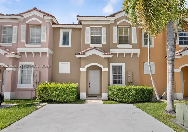 Photo 2 of Townhouse for sale at 751 Se 2nd St, Homestead, FL 33030 | MLS# A12054132 | Listing updated on 2026-09-14