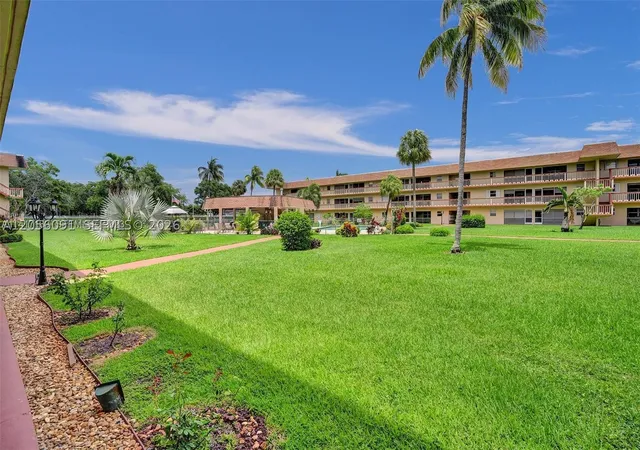 Photo 13 of Condo for sale at 5300 Washington St #T220, Hollywood, FL 33021 | MLS# A12056091 | Listing updated on 2026-10-07