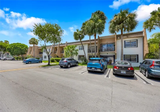 Listing Photo 4 - Condo for sale in Sunrise Point Condo located at 8261 Sw 128Th St, Miami, FL 33156 - Unit #207