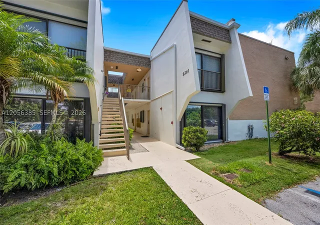 Listing Photo 5 - Condo for sale in Sunrise Point Condo located at 8261 Sw 128Th St, Miami, FL 33156 - Unit #207