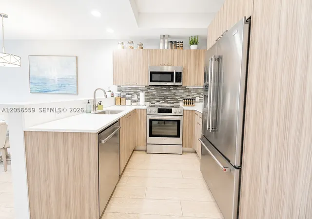 Listing Photo 5 - Condo for sale in building located at 619 Meridian Ave, Miami Beach, FL 33139 - Unit #4