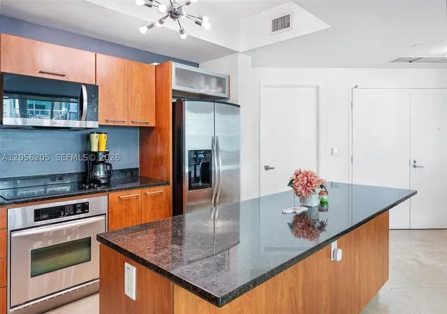 Photo 4 of Condo for sale at 3131 Ne 188Th St #2-705, Miami, FL 33180 | MLS# A12056205 | Listing updated on 2026-09-14