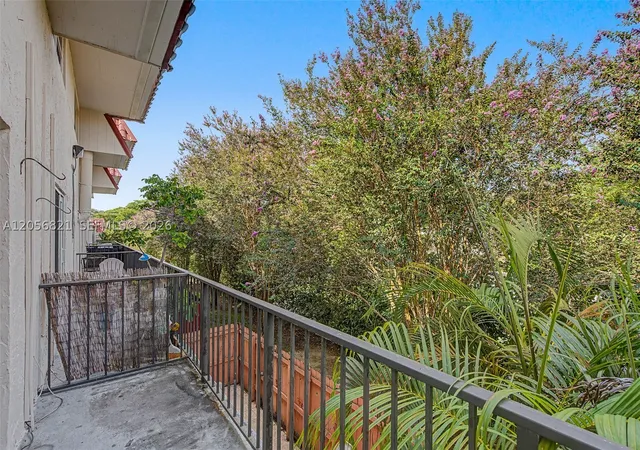 Listing Photo 5 - Condo for sale in building located at 6709 N Kendall Dr, Pinecrest, FL 33156 - Unit #223