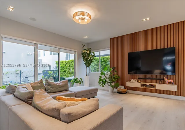 Photo 3 of Single family home for sale at 10043 Nw 75th Ter, Doral, FL 33178 | MLS# A12053796 | Listing updated on 2026-09-10