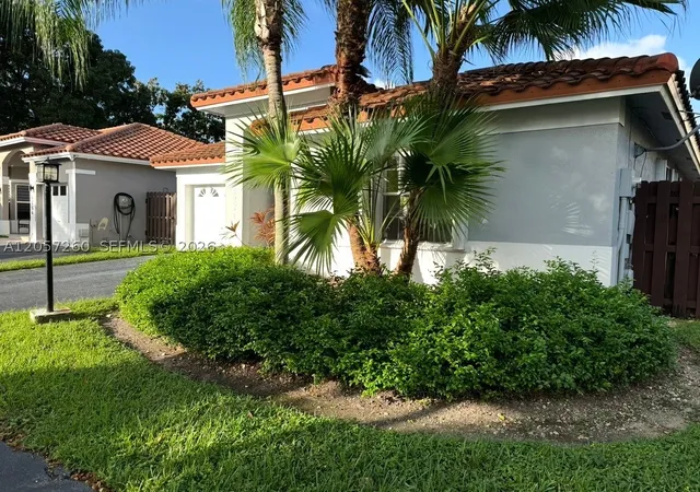 Photo 3 of Single family home for sale at 5758 Nw 97th Pl, Doral, FL 33178 | MLS# A12057260 | Listing updated on 2026-09-14