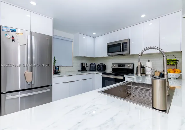Photo 2 of Condo for sale at 469 N Pine Island Rd #B308, Plantation, FL 33324 | MLS# A12057319 | Listing updated on 2026-09-18