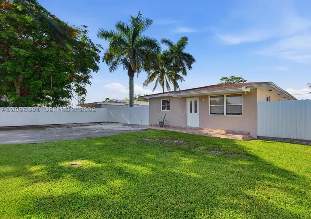 Photo 2 of Single family home for sale at 827 Sw 3rd St, Homestead, FL 33034 | MLS# A12056891 | Listing updated on 2026-09-11